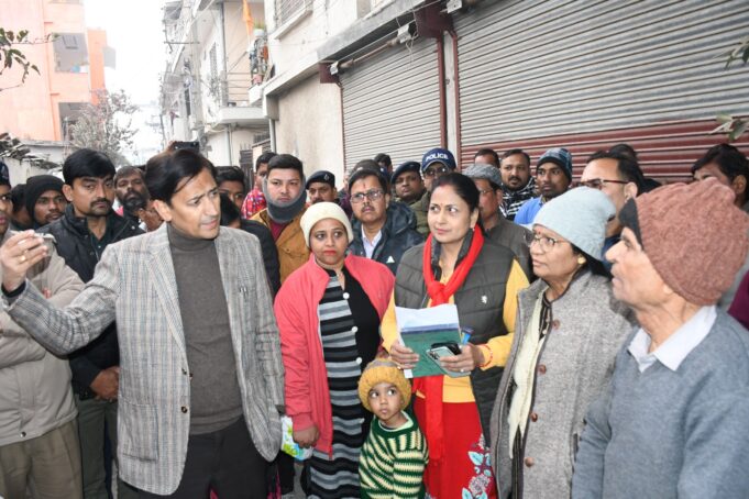 रिहायशी इलाके में फैक्ट्री खुलने पर जनता ने की शिकायत, आयुक्त ने दिए जांच के आदेश