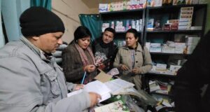 अवैध तरीके से चल रहे तीन क्लीनिक को किया सील मिलावट खोर के सैंपल जांच को भेजे