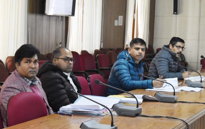 एडीएम ने ली जिला गंगा संरक्षण समिति की बैठक।