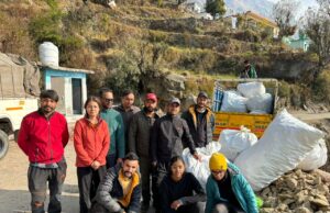 देवरिया ताल ट्रेक पर हैंक्स इंडिया कम्पनी ने चलाया स्वच्छता अभियान, 3कुन्तल प्लास्टिक किया एकत्र