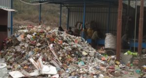 कूड़ा डंपिंग जॉन हटाने की मांग को लेकर चमोली कस्बे के लोगों ने जिलाधिकारी को सौंपा ज्ञापन