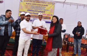 क्रिकेट के जरिए युवा मतदाताओं को मतदान के लिए किया जागरूक। *