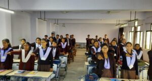 लोगों को खूब भा रहे मतदाता जागरुकता के गढवाली भाषा में लिखे स्लोग और गीत