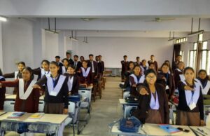 लोगों को खूब भा रहे मतदाता जागरुकता के गढवाली भाषा में लिखे स्लोग और गीत