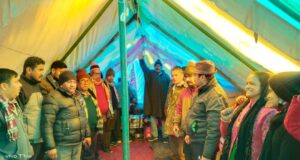 सड़क सहित चार सूत्रीय मांगों को लेकर भारी ठंड के बावजूद दूसरे दिन भी भूख हड़ताल पर डटे रहे ग्रामीण