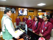 लोकतंत्र में न्यायपालिका, विधायिका कार्यपालिका कैसे काम करती है छात्रों को हो जानकारी:धामी