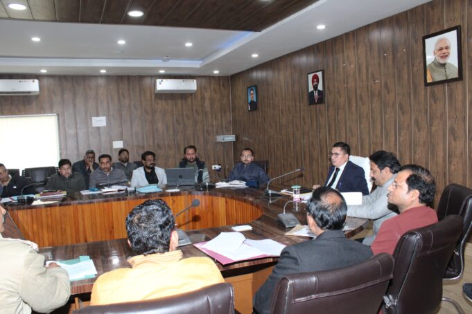 गंगोत्री धाम एवं यमनोत्री धाम की वर्ष 2024 की यात्रा को सुगम एवं सुव्यवस्थित ढंग से संचालित करने को लेकर जिलाधिकारी ने ली बैठक