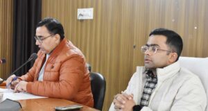 मतदेय स्थलों के नाम परिवर्तन व संशोधन को लेकर प्रशासन की राजनीतिक दलों के साथ कि बैठक