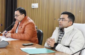 मतदेय स्थलों के नाम परिवर्तन व संशोधन को लेकर प्रशासन की राजनीतिक दलों के साथ कि बैठक