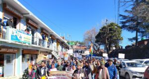 पोखरी के जनप्रतिनिधियों ने धोतीधार मोटर को लेकर रैली निकालकर अनिश्चितकालीन धरना प्रदर्शन शुरू किया