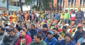 पुरानी पेंशन बहाली की मांग को लेकर कर्मचारियों ने किया प्रदर्शन