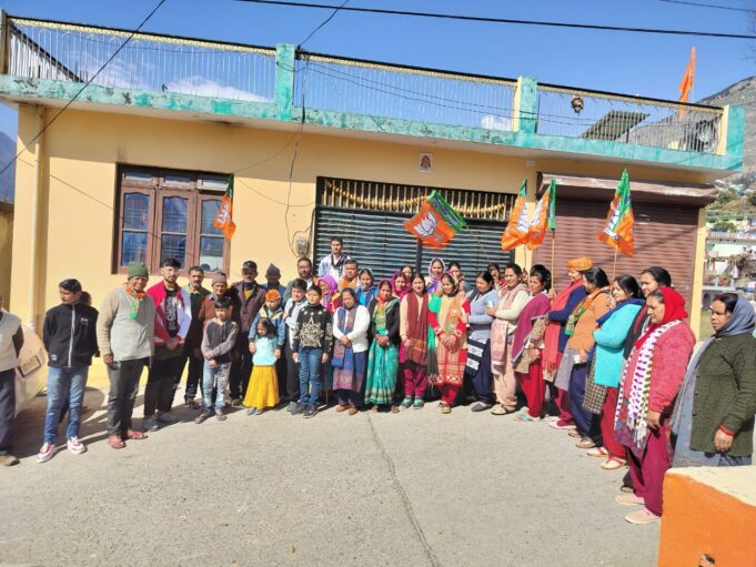 भाजपा कार्यकर्ताओ ने बसंत विहार बूथ पर फिर एक बार मोदी सरकार का लिया संकल्प