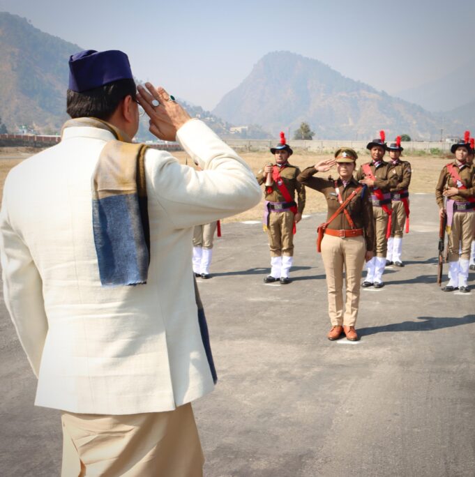 जनपद चमोली में पहली बार पुलिस की महिला जवानों ने सीएम को दिया गार्ड ऑफ ऑनर