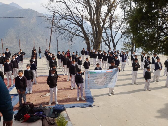मतदाता जागरूकता के लिए विद्यालयों और शिक्षण संस्थानों में दिलाई गई मतदाता शपथ