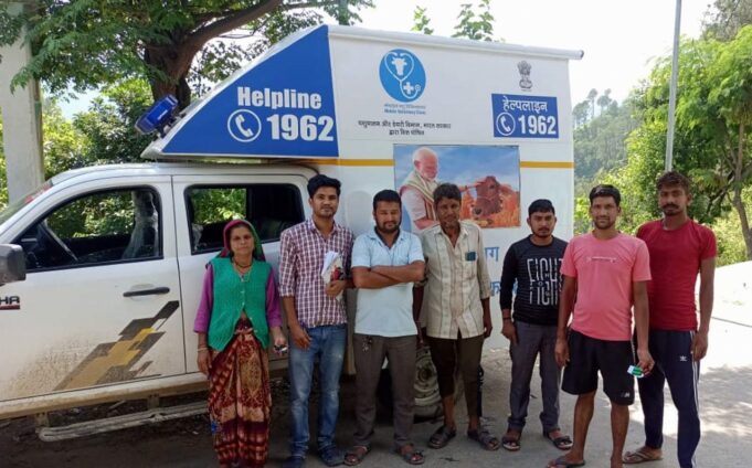 पशुपालकों के लिए वरदान साबित हो रही मोबाइल वैटेनरी यूनिट