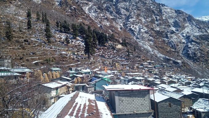 बर्फवारी और बारिस से लकदक हुए गांव, पर्यावरण के लिए संजीवनी होगी साबित