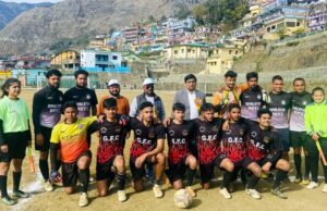 स्वीप के तहत गोपेश्वर में फुटबॉल तो गौचर में आयोजित हुई क्रिकेट प्रतियोगिता