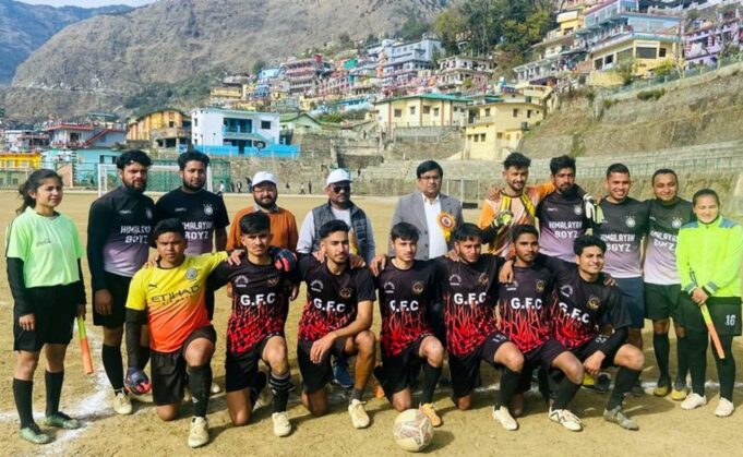 स्वीप के तहत गोपेश्वर में फुटबॉल तो गौचर में आयोजित हुई क्रिकेट प्रतियोगिता