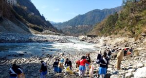संत निरंकारी मिशन ने अलकनन्दा नदी के तट पर चलाया स्वच्छता मिशन