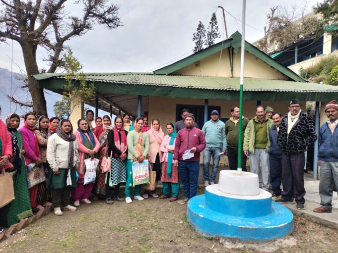 ग्रामीणों की आपत्ति के बाद पेयजल योजना का कार्य रोका