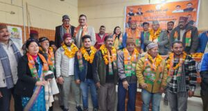 थराली में आयोजित हुवा पार्टी जॉइनिंग कार्यक्रम, सैकड़ो लोगो ने थामा भाजपा का दामन