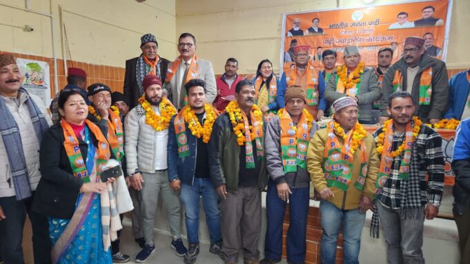 थराली में आयोजित हुवा पार्टी जॉइनिंग कार्यक्रम, सैकड़ो लोगो ने थामा भाजपा का दामन
