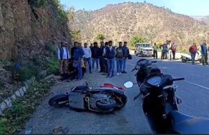 दुर्घटना: महिला की मौत पति गम्भीर घायल