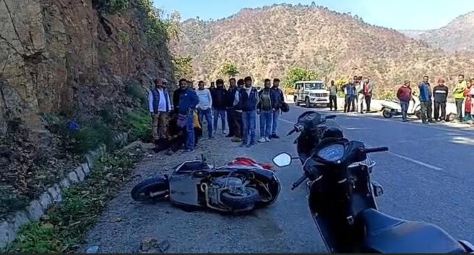 दुर्घटना: महिला की मौत पति गम्भीर घायल