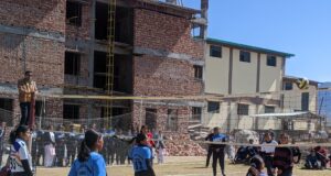 प्रतियोगिता के बालक एवं बालिका वर्ग में वाणिज्य संकाय ने कला संकाय को हराकर ट्रॉफी अपने नाम की।