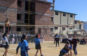 प्रतियोगिता के बालक एवं बालिका वर्ग में वाणिज्य संकाय ने कला संकाय को हराकर ट्रॉफी अपने नाम की।