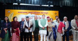 मुख्यमंत्री ने 10 साहित्यकारों को उत्तराखंड साहित्य गौरव सम्मान किए प्रदान