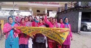 कूड़ा डंपिंग जॉन बनाये जाने पर सिमलसेण की महिलाओं ने जताया आक्रोश