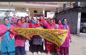 कूड़ा डंपिंग जॉन बनाये जाने पर सिमलसेण की महिलाओं ने जताया आक्रोश