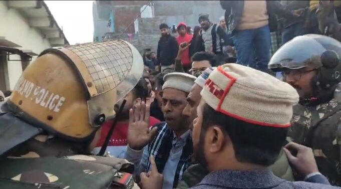 हलद्वानी में कर्फ्यू, दंगाइयों को देखते ही गोली मारने के आदेश