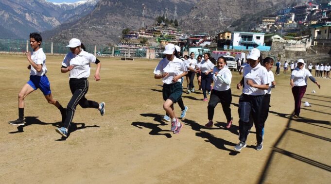मैराथन दौड़ आयोजित कर मतदान के प्रति किया जागरूक।