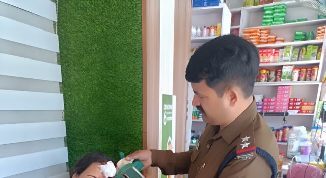 दुर्घटना में घायल पिता व बेटी का सहारा बनी चमोली पुलिस, सरकारी वाहन से पहुंचाया अस्पताल