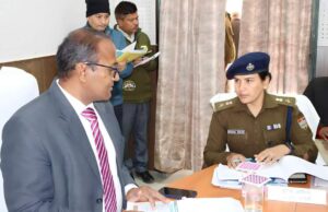 मुख्य निर्वाचन अधिकारी ने चमोली में लोकसभा चुनाव की प्रारंभिक तैयारियों की समीक्षा की, अधिकारियों को दिए जरूरी दिशा-निर्देश।