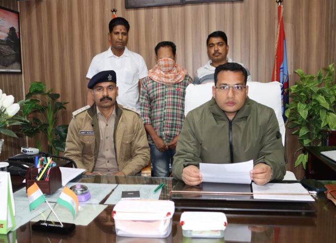 चमोली पुलिस ने अन्तर्राजीय गैंग के 01 शातिर साइबर ठग को केरल से किया गिरफ्तार