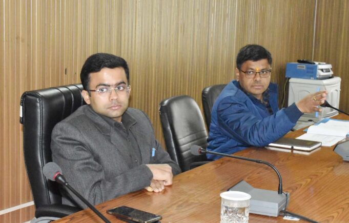 जन कल्याणकारी योजनाओं से वाइब्रेंट विलेजों को करें शत प्रतिशत आच्छादित – डीएम चमोली