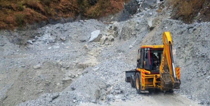 राष्ट्रीय राजमार्ग बद्रीनाथ जोगीधारा व पागलनाला बंद