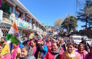 नौली धोती मोटर मार्ग निर्माण को लेकर पोखरी में सरकार के विरोध में क्षेत्रवासियों ने निकाला जुलूस