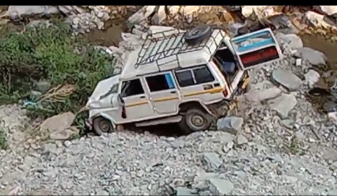 -गंडीक-कफोली मोटर मार्ग पर बड़ा हादसा,एक की मौत ,अन्य घायल गंभीर घायल।