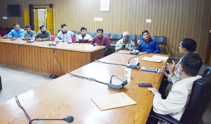 जनपद में शतप्रतिशत मतदान हो :जिला निर्वाचन अधिकारी