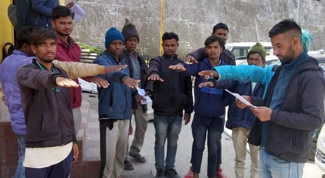 कफलोड़ी के ग्रामीणों ने स्वीप टीम को दिया शत प्रतिशत मतदान का आश्वासन