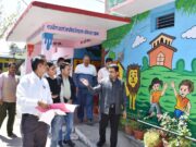 डीएम ने चुनाव को लेकर बूथों का किया निरीक्षण।