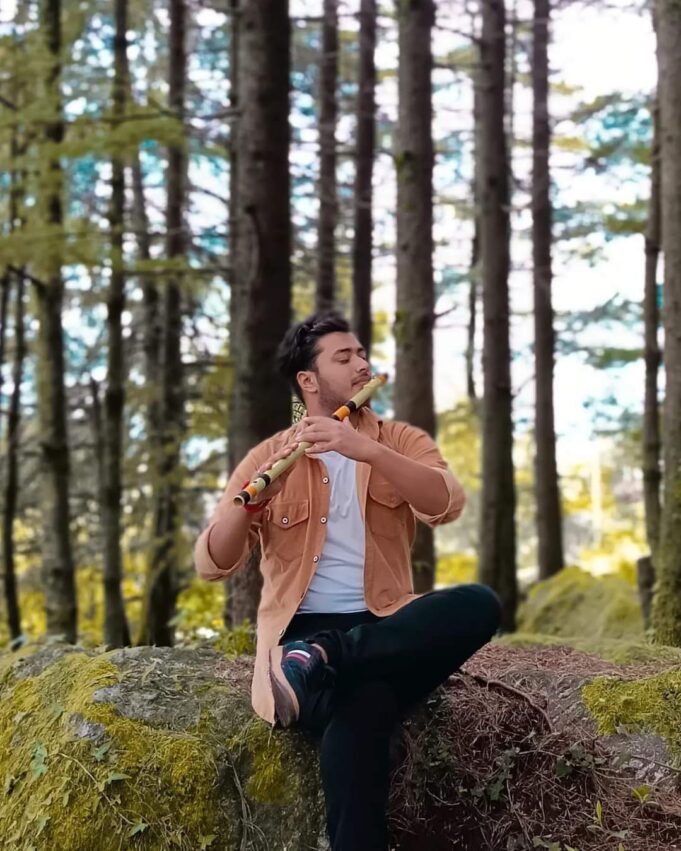 बांसुरी वाला लडका!– लोगो को भायी सुमित रतूडी की ‘बाँसुरी’ की मनमोहक धुनें..