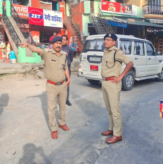 आगामी लोकसभा निर्वाचन दृष्टिगत पुलिस अधीक्षक चमोली द्वारा किया गया दूरस्थ बैरियर पाण्डुवाखाल का भौतिक निरीक्षण।