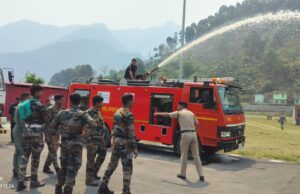 फायर सर्विस ने युद्धाभ्यास कर रहे वायु सेना व आर्मी के साथ की डेमो ड्रिल
