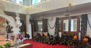 हेमकुंड साहिब यात्रा पथ से बर्फ हटाने के लिए सेना के जवान हुए रवाना