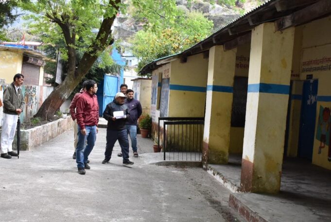 लोकसभा चुनाव को लेकर जिला निर्वाचन अधिकारी ने बद्रीनाथ विधानसभा के सीमांत मतदान केंद्रों का निरीक्षण किया।